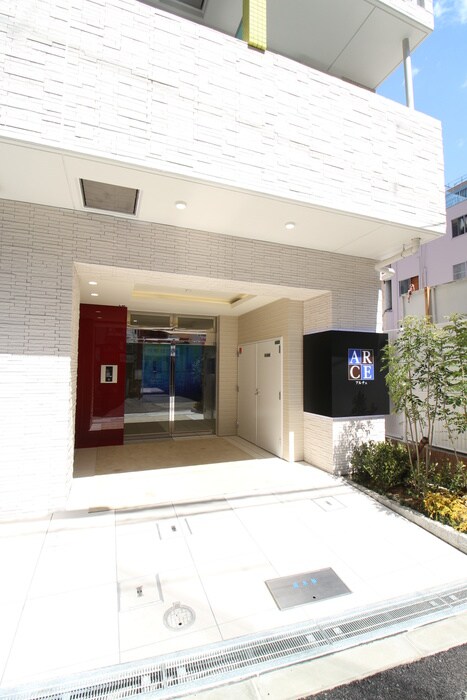 物件外観写真2　(エントランス部分)