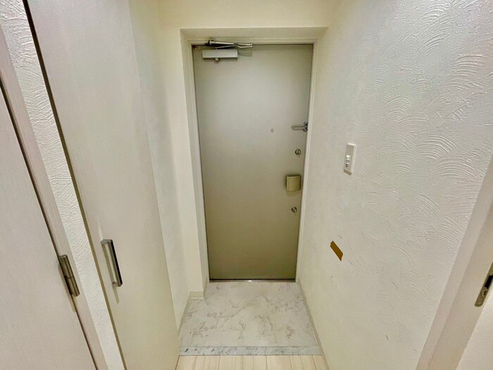 物件内観写真7　(玄関)