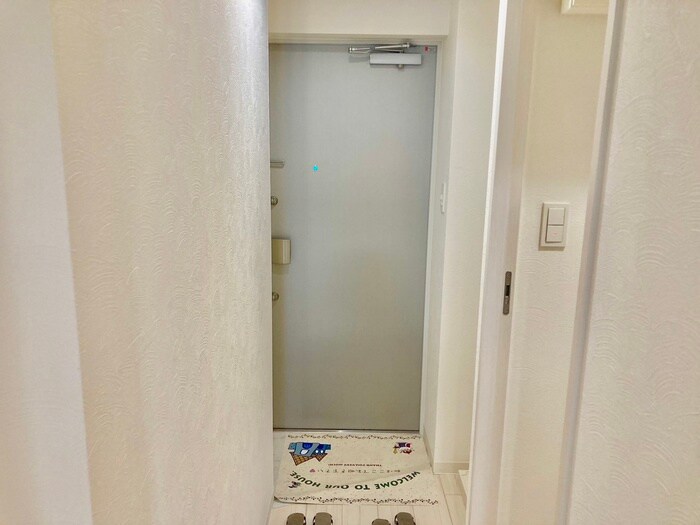物件内観写真7　(玄関)