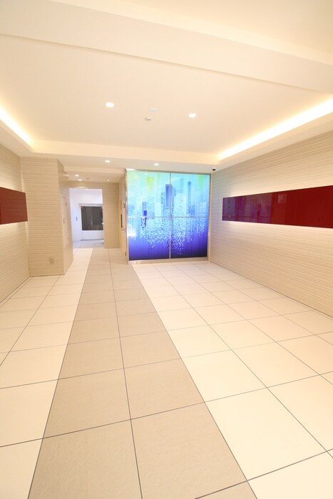 物件外観写真6　(エントランス部分)