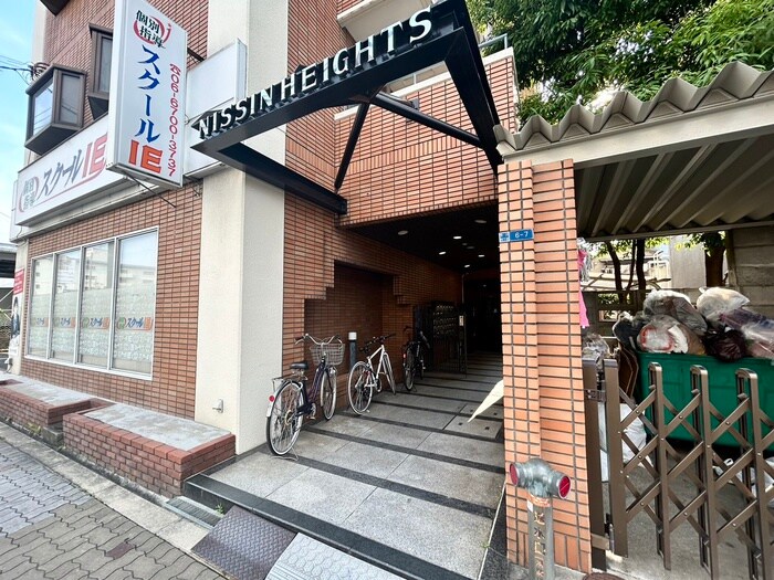 物件外観写真2　(エントランス部分)