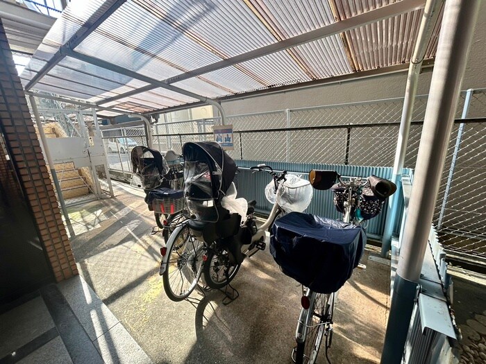 物件外観写真6　(駐輪場)