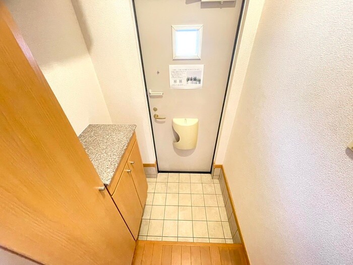 物件内観写真16　(玄関)