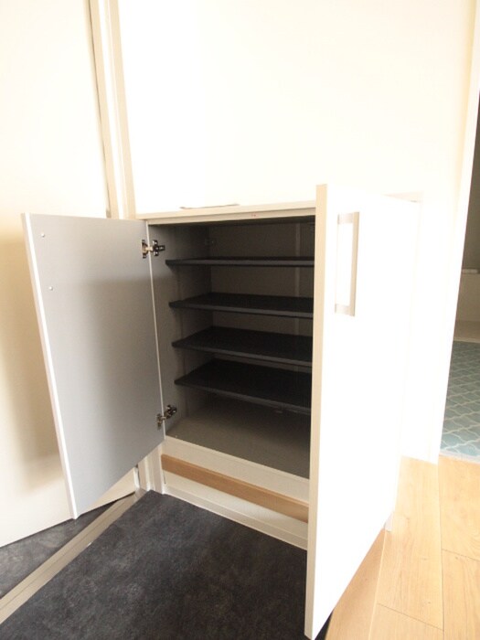 物件内観写真8　(靴箱)