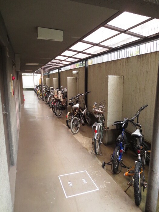 物件外観写真3　(駐輪場)