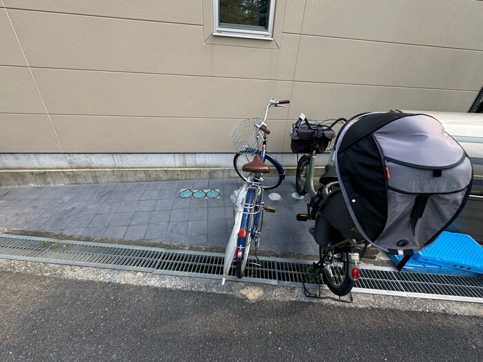 物件外観写真5　(駐輪場)