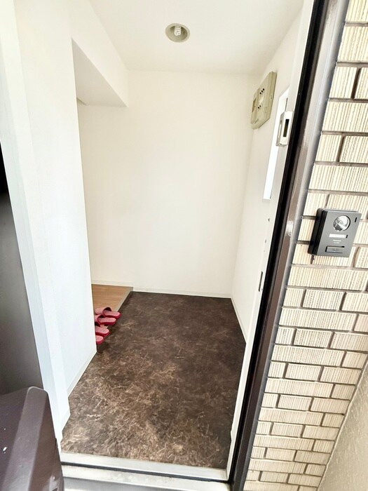 物件内観写真4　(玄関)