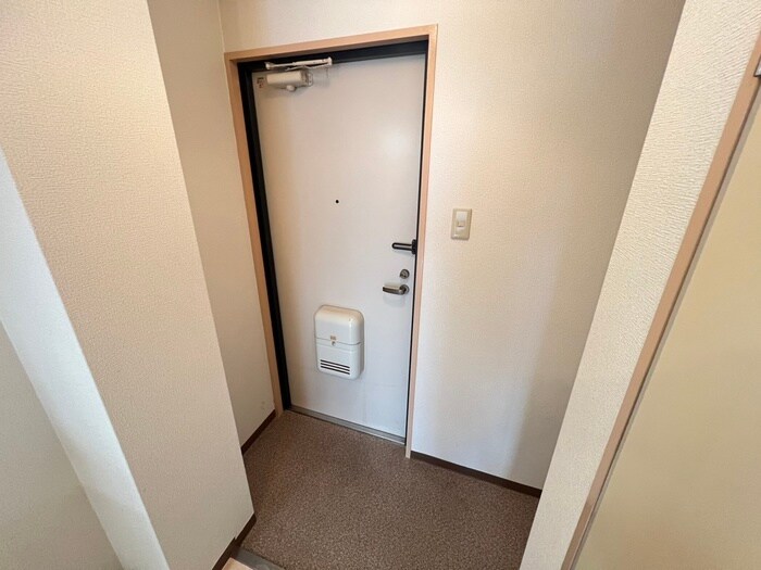 物件内観写真11　(玄関)