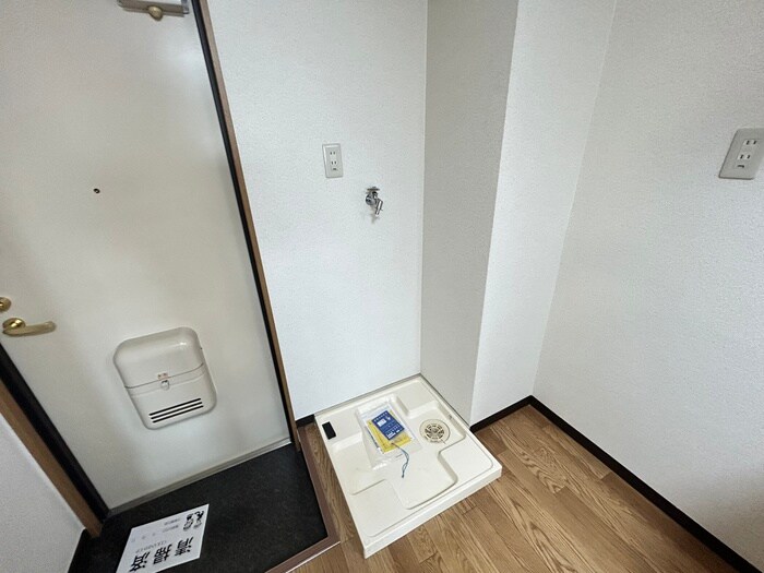 物件内観写真16　(洗濯機置場)