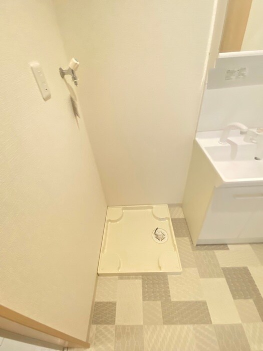 物件内観写真11　(洗濯機置場)