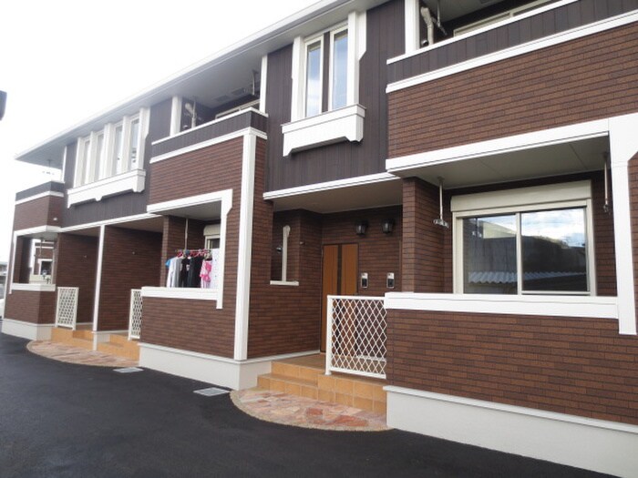 物件外観写真3　(エントランス部分)