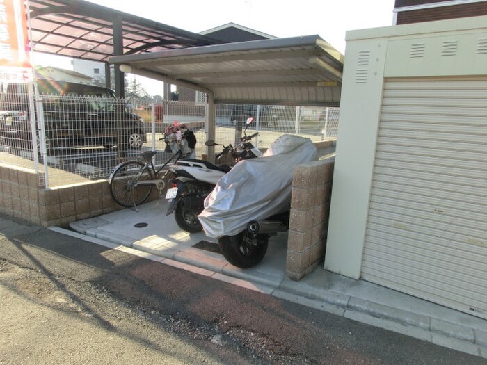 物件外観写真5　(駐輪場)