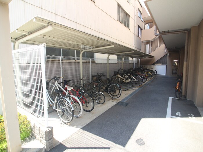 物件外観写真4　(駐輪場)