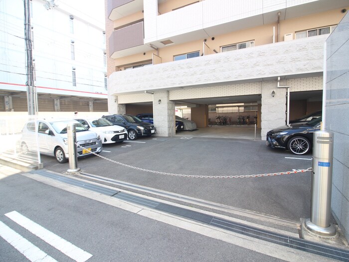 物件外観写真5　(駐車場)