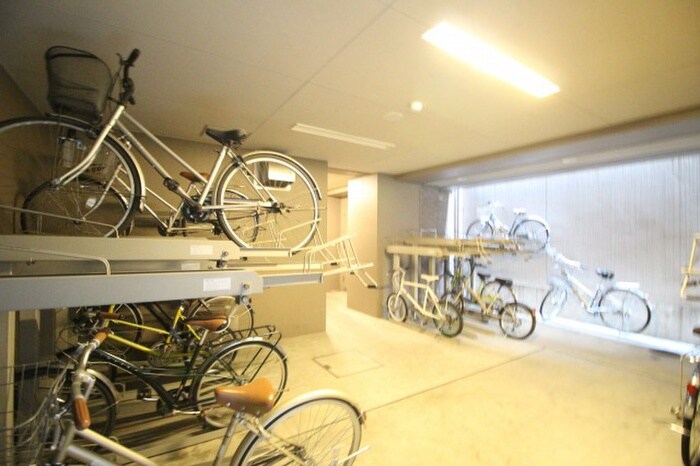 物件外観写真4　(駐輪場)