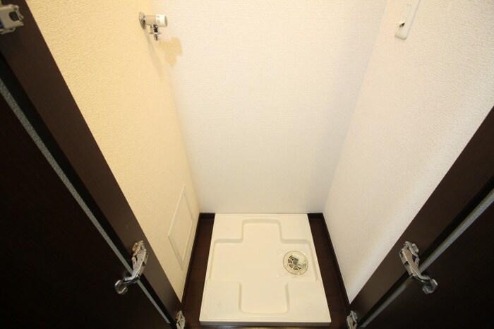 物件内観写真17　(洗濯機置場)