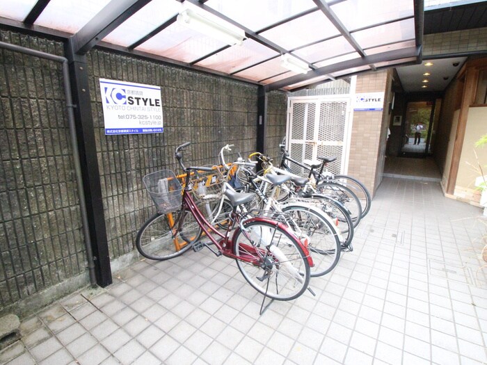 物件外観写真4　(駐輪場)