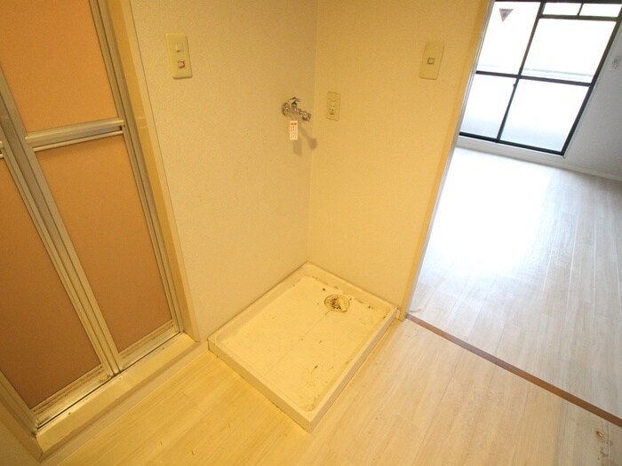 物件内観写真13　(洗濯機置場)