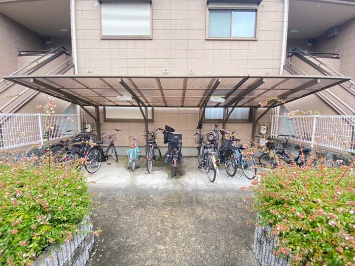 物件外観写真4　(駐輪場)