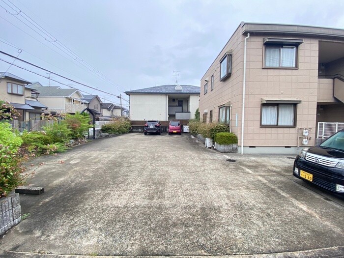 物件外観写真6　(駐車場)