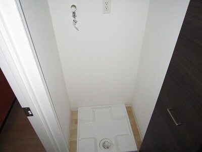 物件内観写真12　(洗濯機置場)