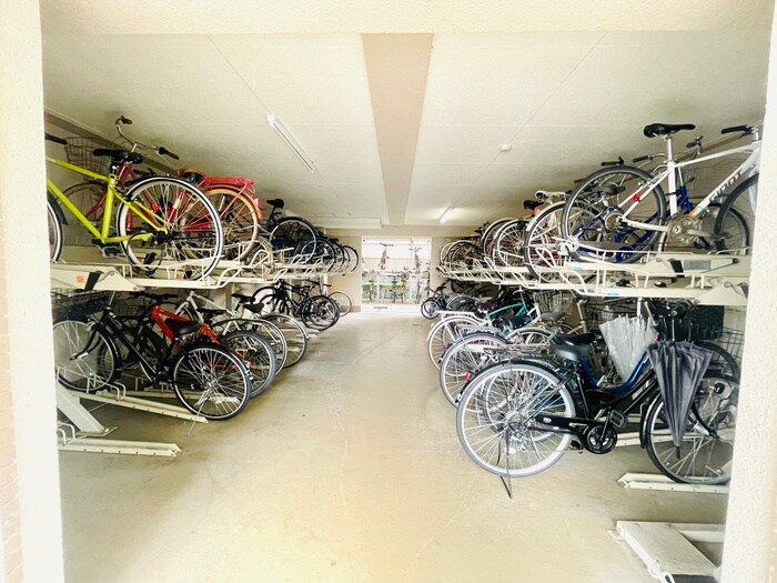 物件外観写真4　(駐輪場)