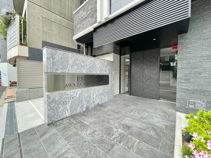 物件外観写真2　(エントランス部分)