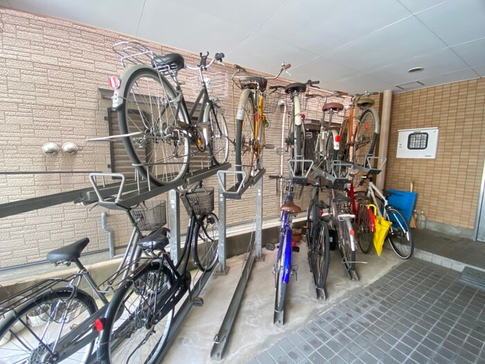 物件外観写真3　(駐輪場)