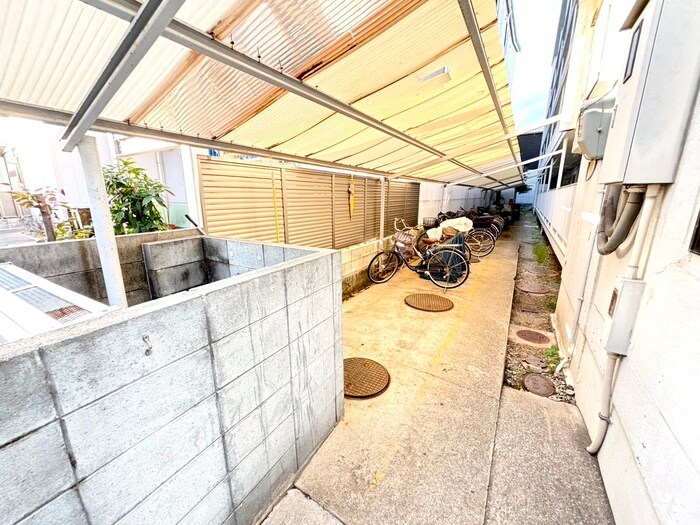 物件外観写真5　(駐輪場)
