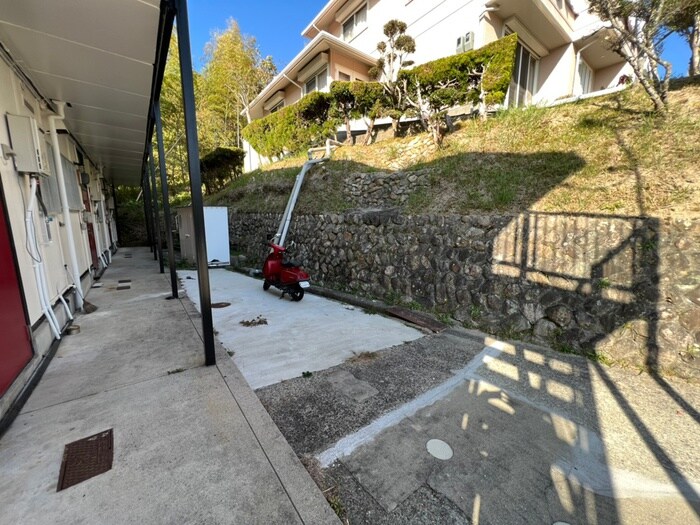 物件外観写真6　(エントランス部分)