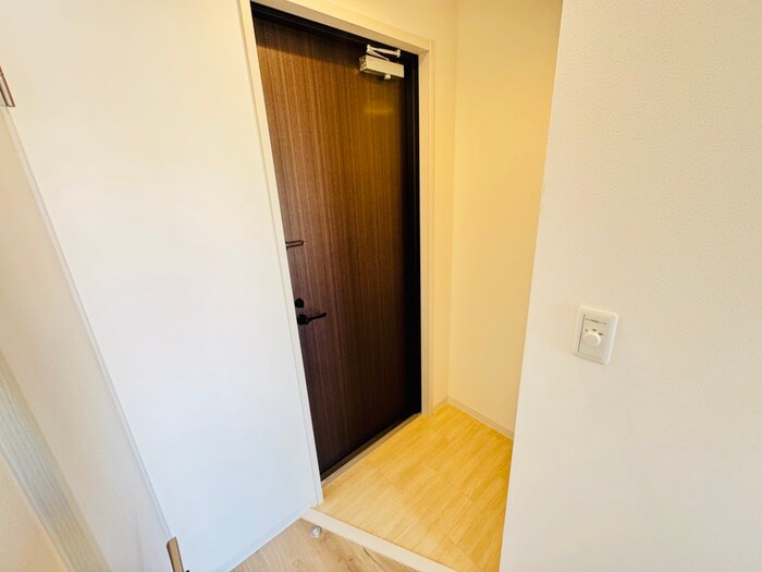 物件内観写真14　(玄関)