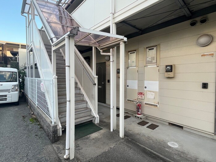 物件外観写真3　(エントランス部分)