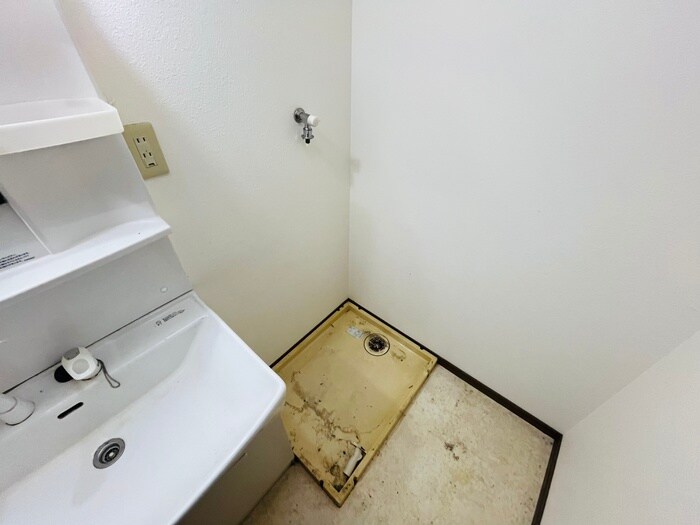 物件内観写真13　(洗濯機置場)