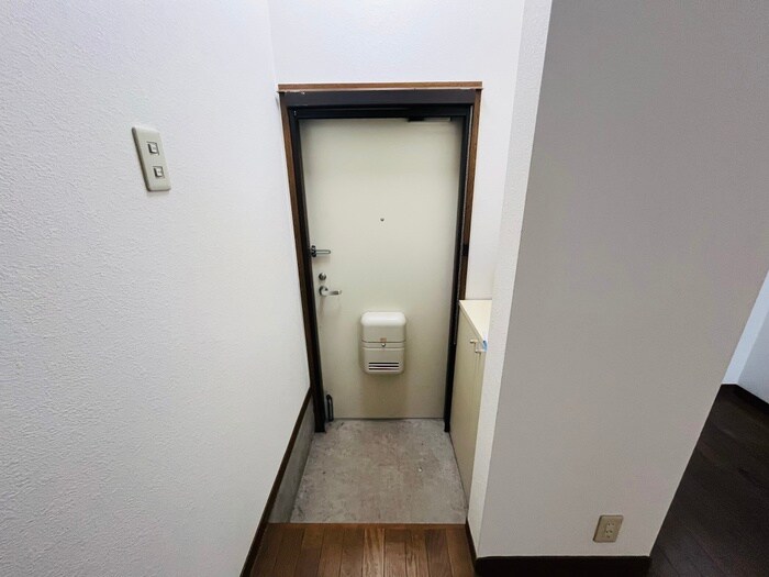 物件内観写真14　(玄関)