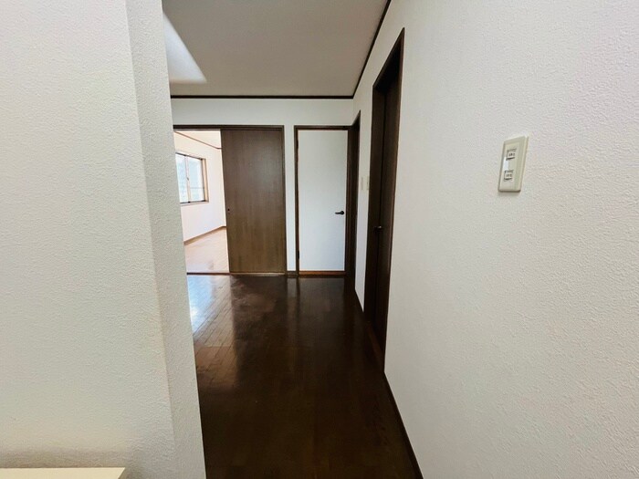 物件内観写真16　(廊下)