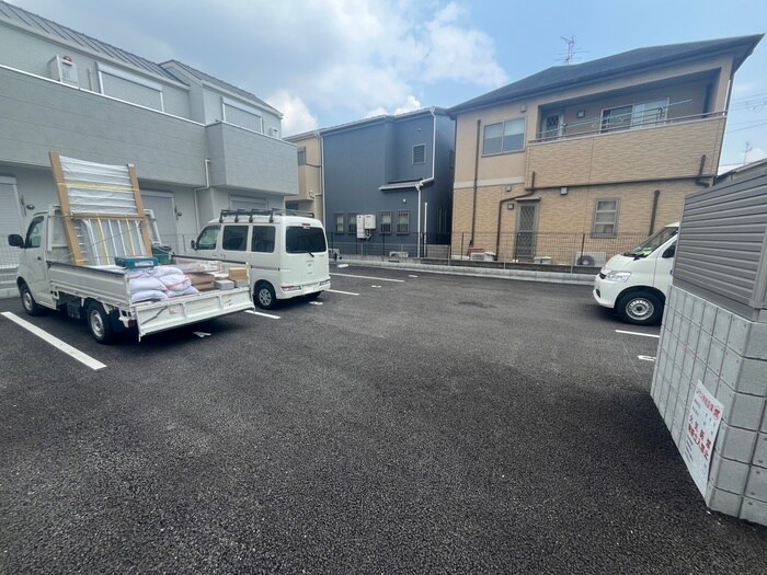 物件外観写真6　(駐車場)