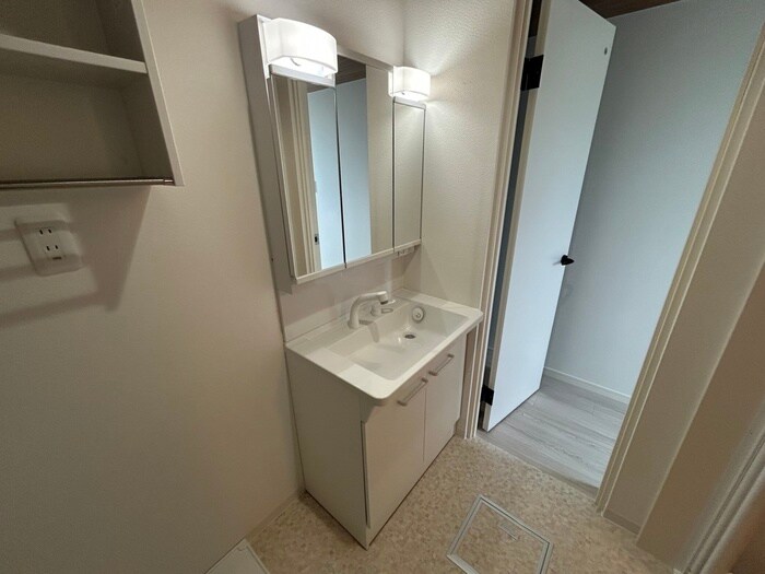 物件内観写真11　(洗面)