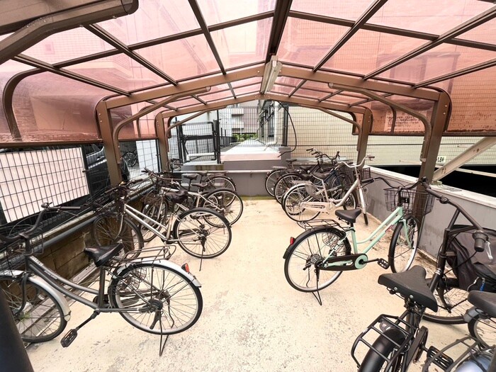 物件外観写真4　(駐輪場)