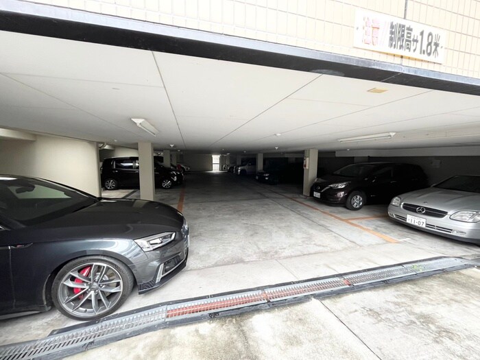 物件外観写真5　(駐車場)