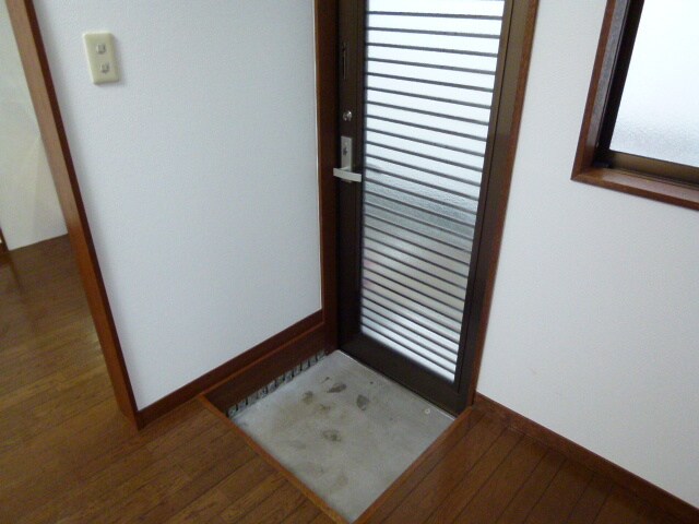 物件内観写真13　(玄関)