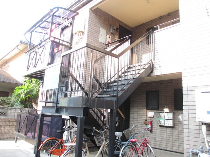 物件外観写真3　(エントランス部分)