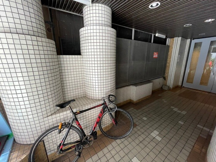 物件外観写真4　(駐輪場)