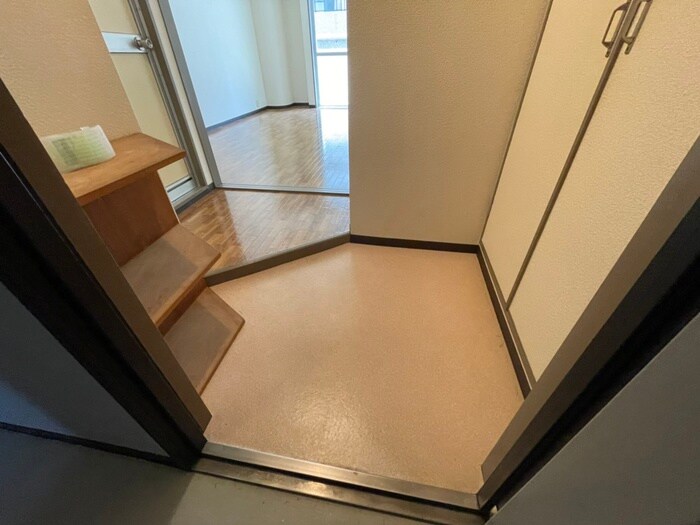 物件内観写真17　(玄関)