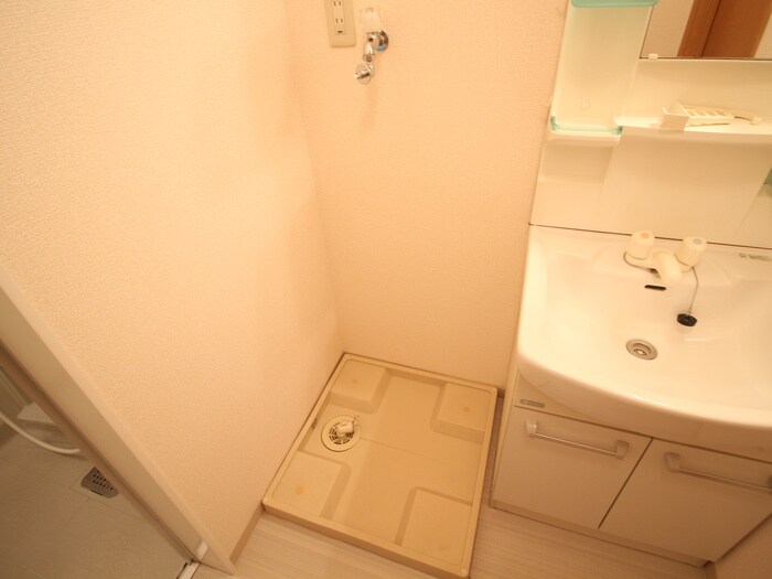 物件内観写真13　(洗濯機置場)