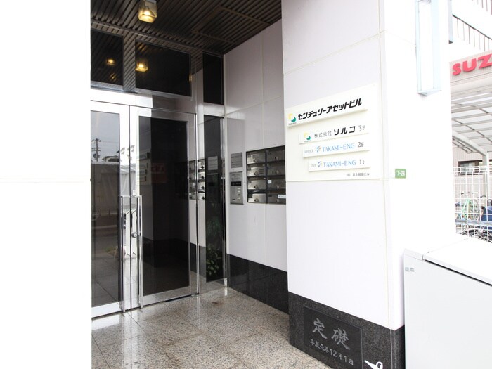 物件外観写真3　(エントランス部分)