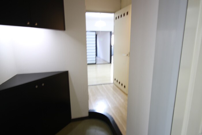 物件内観写真4　(廊下)