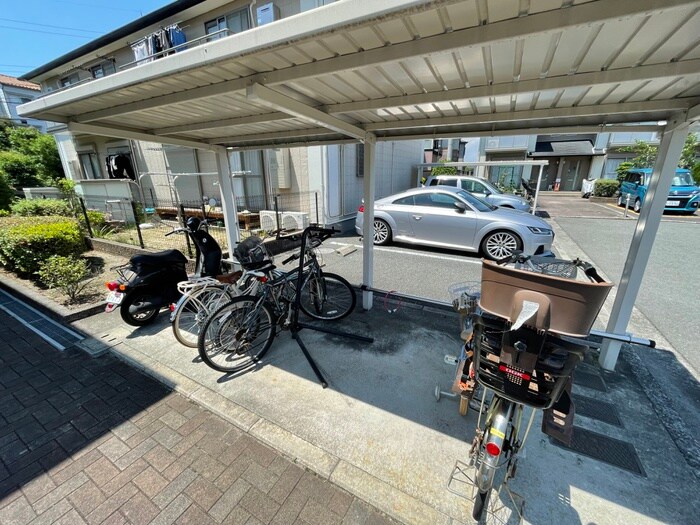 物件外観写真4　(駐輪場)