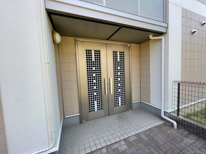 物件外観写真5　(エントランス部分)