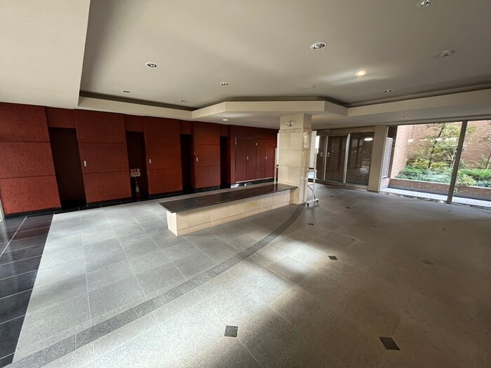 物件外観写真5　(エントランス部分)