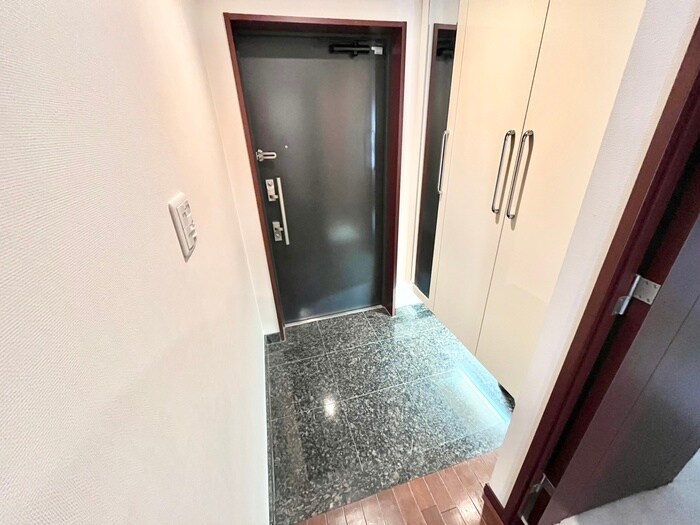 物件内観写真19　(玄関)